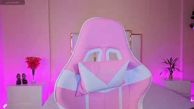 Snapshot of AnnaSwift_ chatting on April 6, 2026, 12:28 pm AnnaSwift online show from April 6, 2026, 12:28 pm