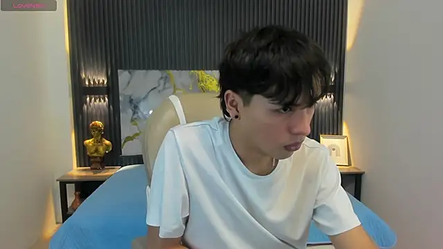 Snapshot of StiwenTwink chatting on October 21, 2025, 3:35 pm StiwenTwink online show from October 21, 2025, 3:35 pm