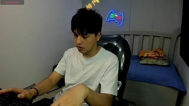 Snapshot of StiwenTwink chatting on November 25, 2025, 3:01 pm StiwenTwink online show from November 25, 2025, 3:01 pm