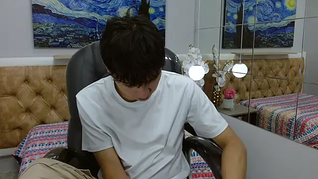 Snapshot of StiwenTwink chatting on December 4, 2025, 3:32 pm StiwenTwink online show from December 4, 2025, 3:32 pm