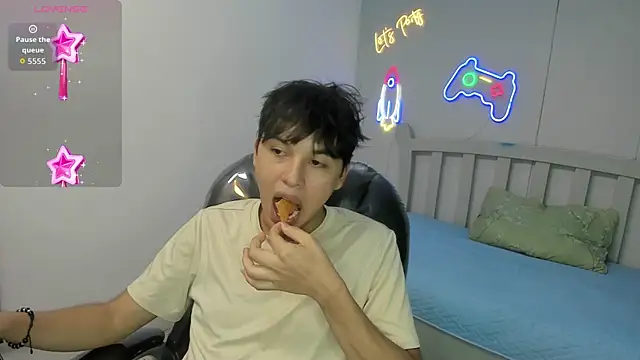 StiwenTwink online show from December 18, 2025, 7:31 pm