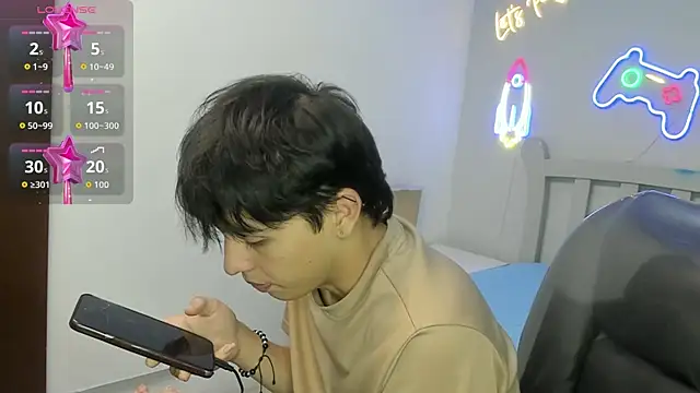 Snapshot of StiwenTwink chatting on December 19, 2025, 11:45 pm StiwenTwink online show from December 19, 2025, 11:45 pm