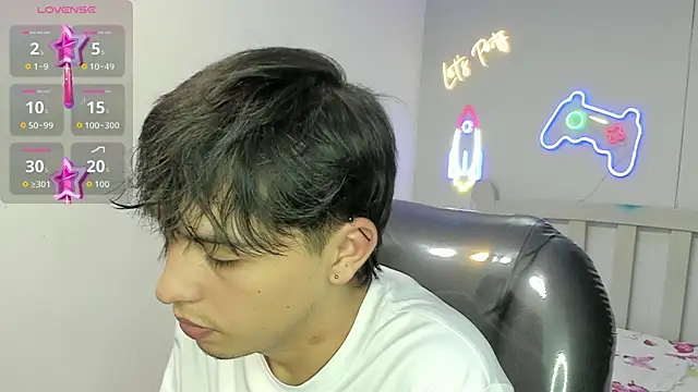 Snapshot of StiwenTwink chatting on January 5, 2026, 7:28 pm StiwenTwink online show from January 5, 2026, 7:28 pm