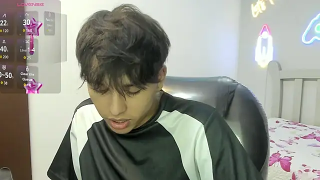 Snapshot of StiwenTwink chatting on January 8, 2026, 8:00 pm StiwenTwink online show from January 8, 2026, 8:00 pm