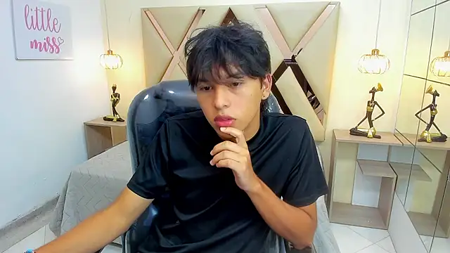 StiwenTwink online show from February 12, 2026, 12:33 pm