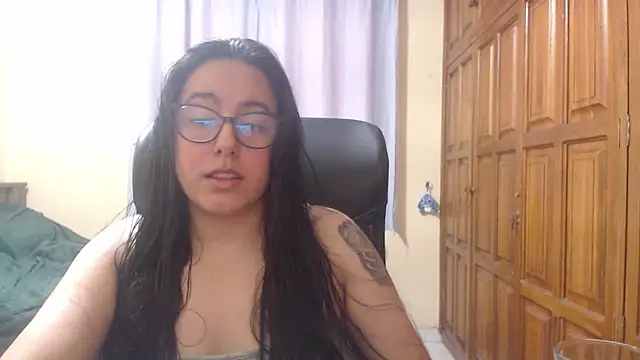 Snapshot of Venus_cat_ chatting on February 1, 2026, 10:41 pm Venus cat online show from February 1, 2026, 10:41 pm