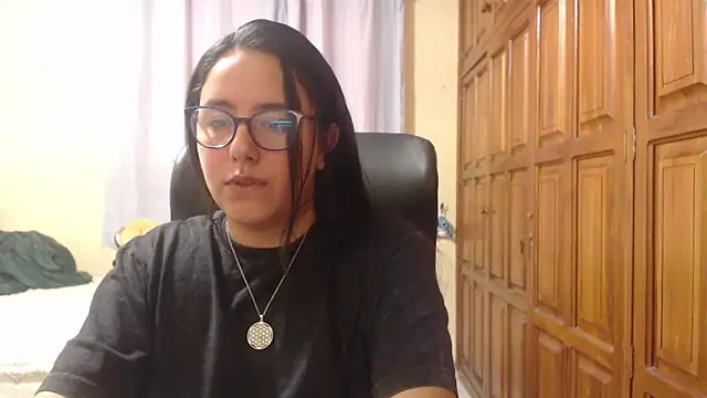 Snapshot of Venus_cat_ chatting on February 8, 2026, 12:58 am Venus cat online show from February 8, 2026, 12:58 am