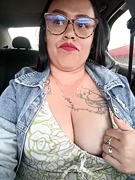 Italia 12 online show from October 21, 2025, 10:10 pm