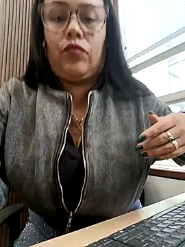 Italia 12 online show from November 13, 2025, 3:55 pm