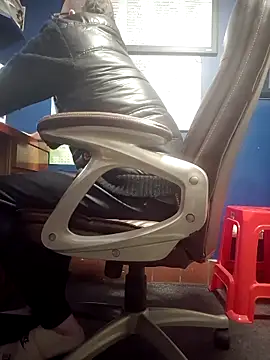 Snapshot of Curious9884 chatting on November 12, 2025, 10:30 pm Curious9884 online show from November 12, 2025, 10:30 pm