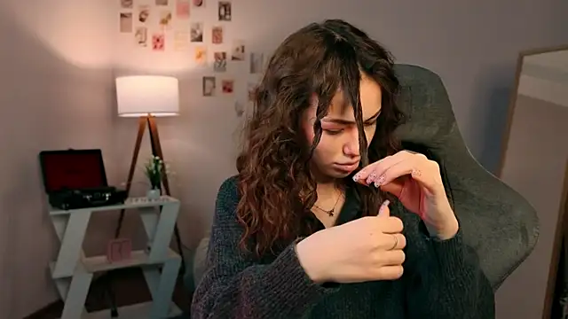 branchwithflowerss online show from November 26, 2025, 12:06 pm