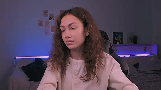 branchwithflowerss online show from November 30, 2025, 5:55 am