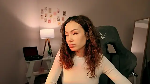 branchwithflowerss online show from December 1, 2025, 11:37 am