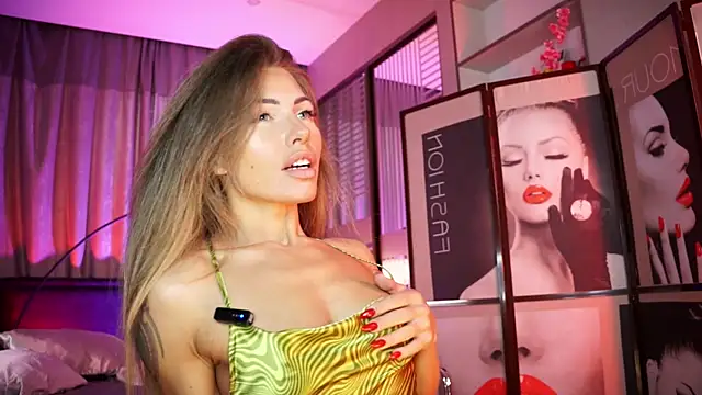 Snapshot of Nikki_Amour chatting on October 7, 2025, 8:00 am Nikki Amour online show from October 7, 2025, 8:00 am