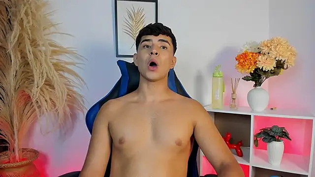 Thiago Connor21 online show from May 5, 2026, 11:35 pm