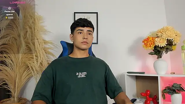 Thiago Connor21 online show from May 14, 2026, 11:33 pm