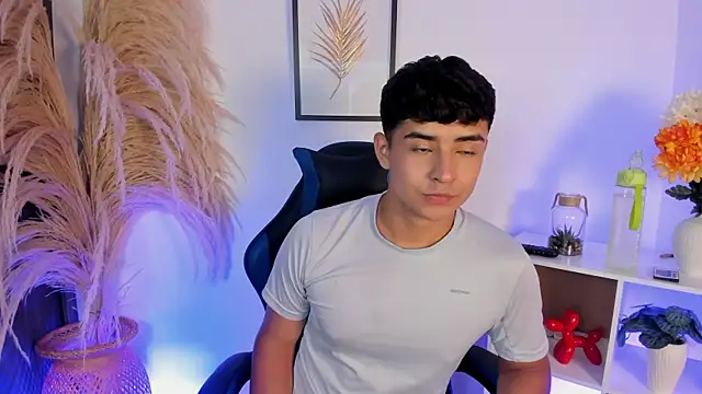 Thiago Connor21 online show from May 16, 2026, 11:36 pm