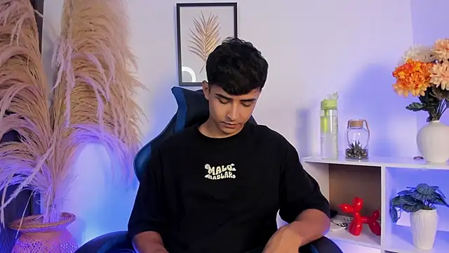 Thiago Connor21 online show from May 17, 2026, 11:56 pm