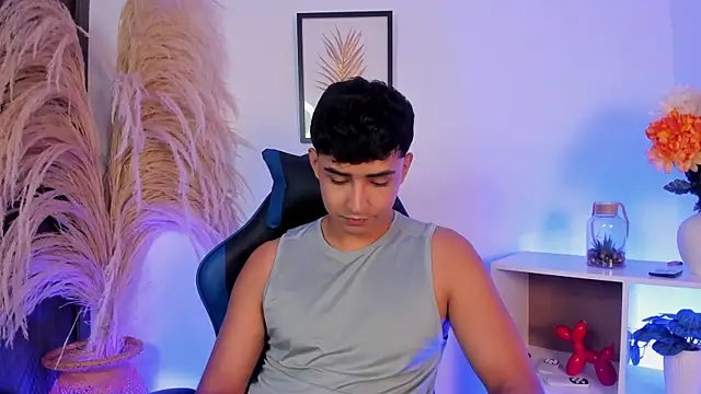 Thiago Connor21 online show from May 21, 2026, 11:45 pm