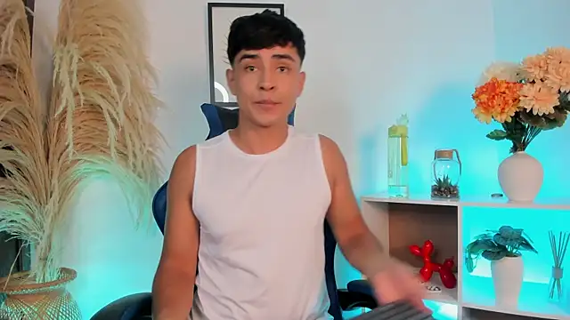 Thiago Connor21 online show from May 23, 2026, 12:05 am