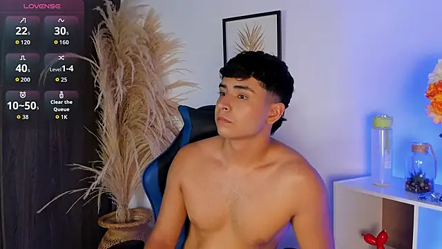 Thiago Connor21 online show from May 27, 2026, 1:57 am