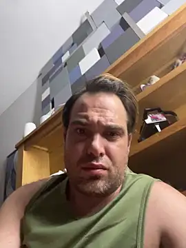 Snapshot of GymBoy83 chatting on October 1, 2025, 3:29 pm GymBoy83 online show from October 1, 2025, 3:29 pm