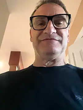 Snapshot of charleluff chatting on October 7, 2025, 2:36 pm charleluff online show from October 7, 2025, 2:36 pm