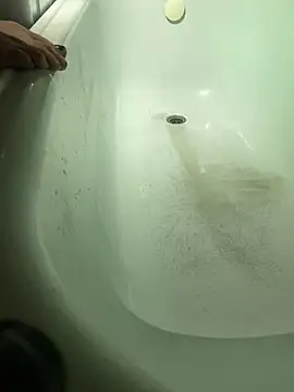 pleasedontpressaredburton online show from November 21, 2025, 4:27 pm