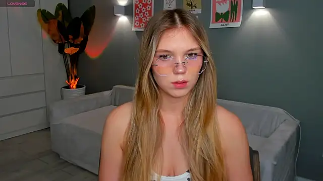 linakorvin online show from November 9, 2025, 1:31 pm