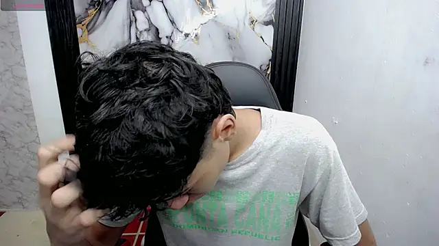 Im david02 online show from December 4, 2025, 1:09 pm