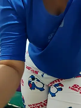 Snapshot of Rihame07 chatting on November 6, 2025, 10:43 pm Rihame07 online show from November 6, 2025, 10:43 pm