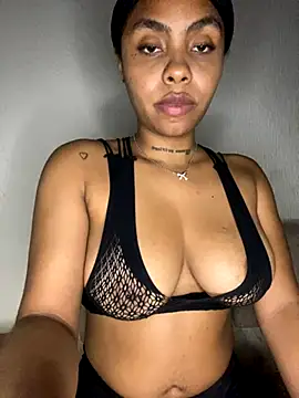 Snapshot of Itanydiorr chatting on November 25, 2025, 6:13 am Itanydiorr online show from November 25, 2025, 6:13 am