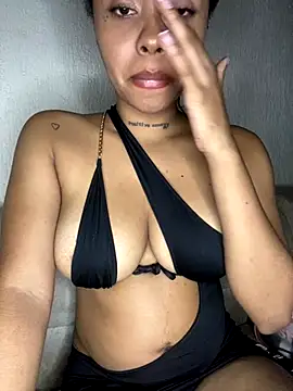 Snapshot of Itanydiorr chatting on December 3, 2025, 6:43 am Itanydiorr online show from December 3, 2025, 6:43 am