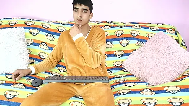 Hottie Guy online show from October 9, 2025, 3:21 pm