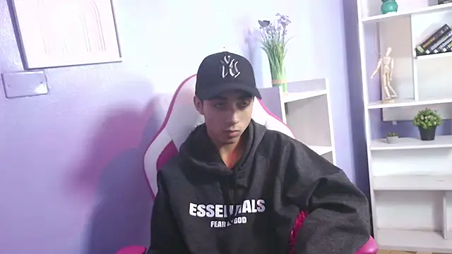 Hottie Guy online show from October 22, 2025, 6:29 pm