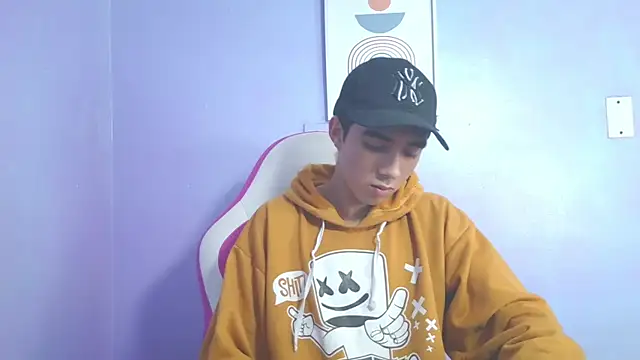 Hottie Guy online show from November 11, 2025, 5:46 pm