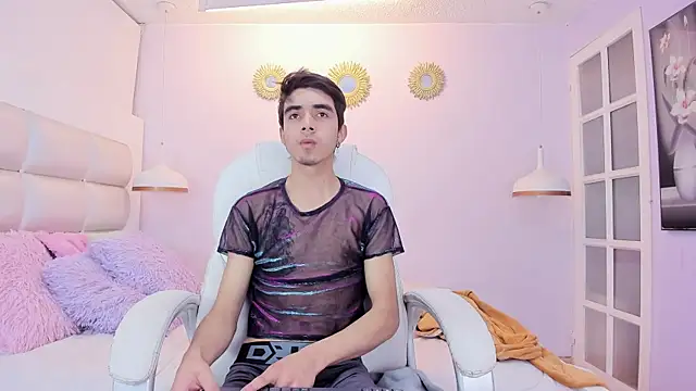 Hottie Guy online show from December 5, 2025, 5:53 pm