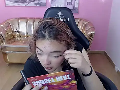 mia foster t online show from October 24, 2025, 12:34 pm