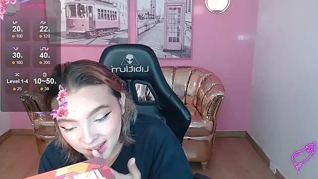 mia foster t online show from November 13, 2025, 1:21 pm