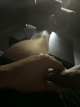 familia0210 online show from November 16, 2025, 5:29 pm