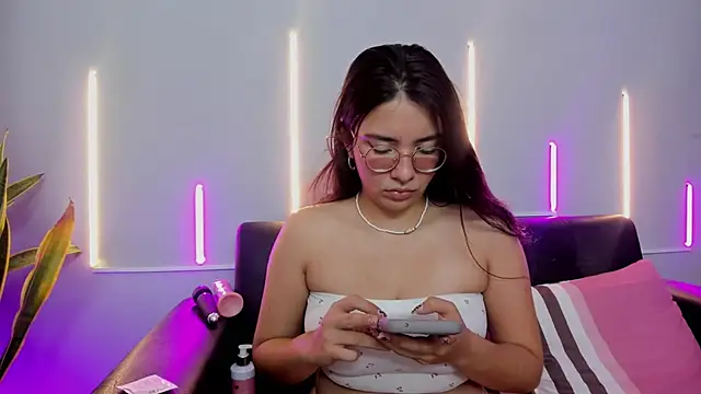 Jules Angel online show from November 14, 2025, 12:59 pm