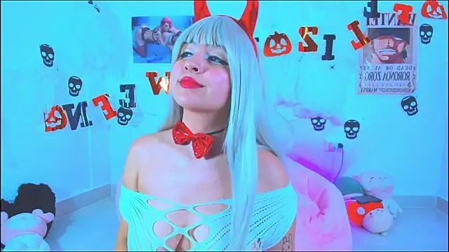 Miaengels  online show from October 13, 2025, 1:05 am