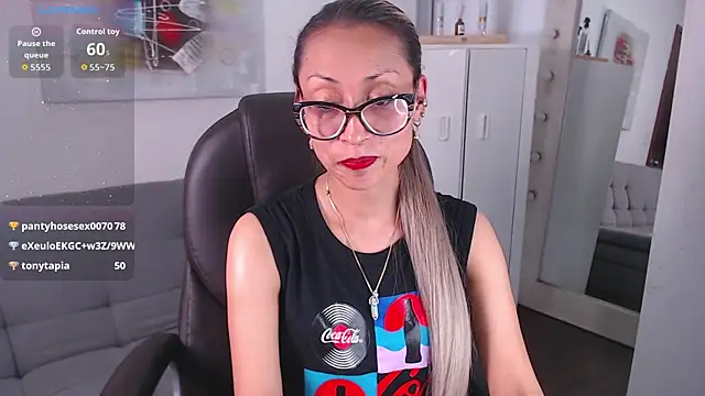 Snapshot of alexia_james_ chatting on April 17, 2026, 9:07 pm alexia james online show from April 17, 2026, 9:07 pm