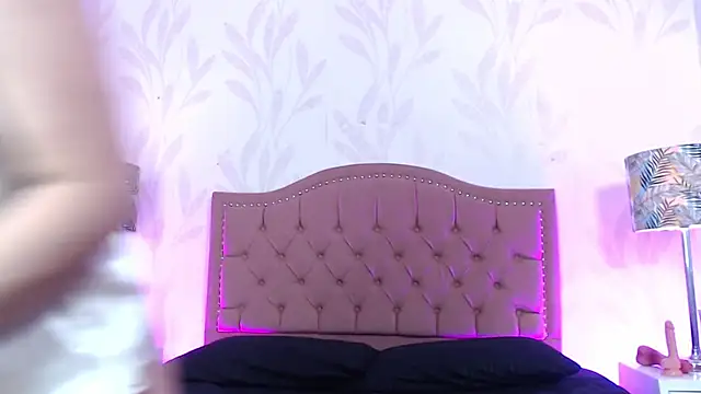 Snapshot of IssisLancaster chatting on October 26, 2025, 1:50 pm IssisLancaster online show from October 26, 2025, 1:50 pm