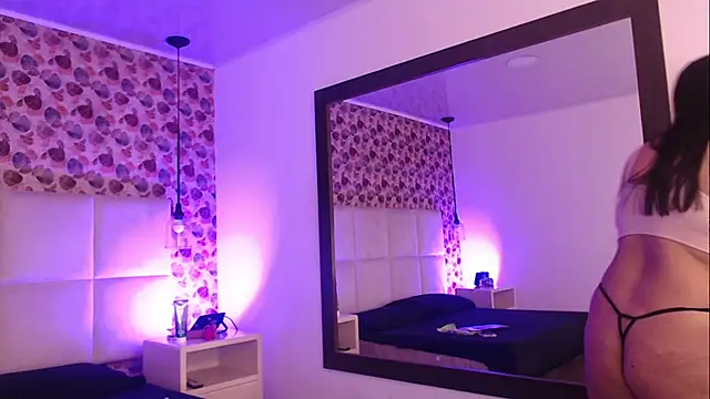 Snapshot of IssisLancaster chatting on November 8, 2025, 11:21 am IssisLancaster online show from November 8, 2025, 11:21 am