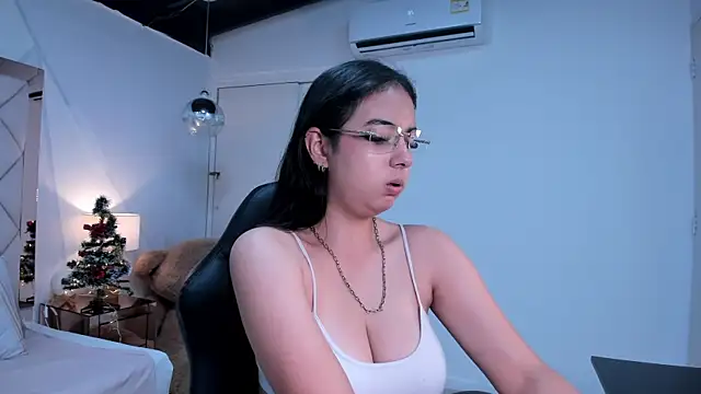 maddie greyy online show from November 25, 2025, 4:07 pm