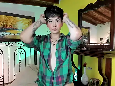 Zulyhenao online show from October 28, 2025, 3:21 am