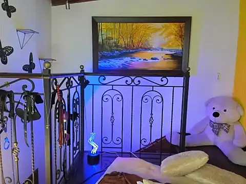 Zulyhenao online show from December 4, 2025, 2:43 am