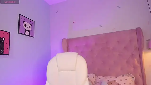 Snapshot of Vanelope_evanss chatting on December 22, 2025, 1:19 pm Vanelope evanss online show from December 22, 2025, 1:19 pm