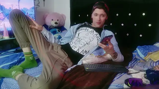 Snapshot of Tyler_cat chatting on December 17, 2025, 3:29 pm Tyler cat online show from December 17, 2025, 3:29 pm